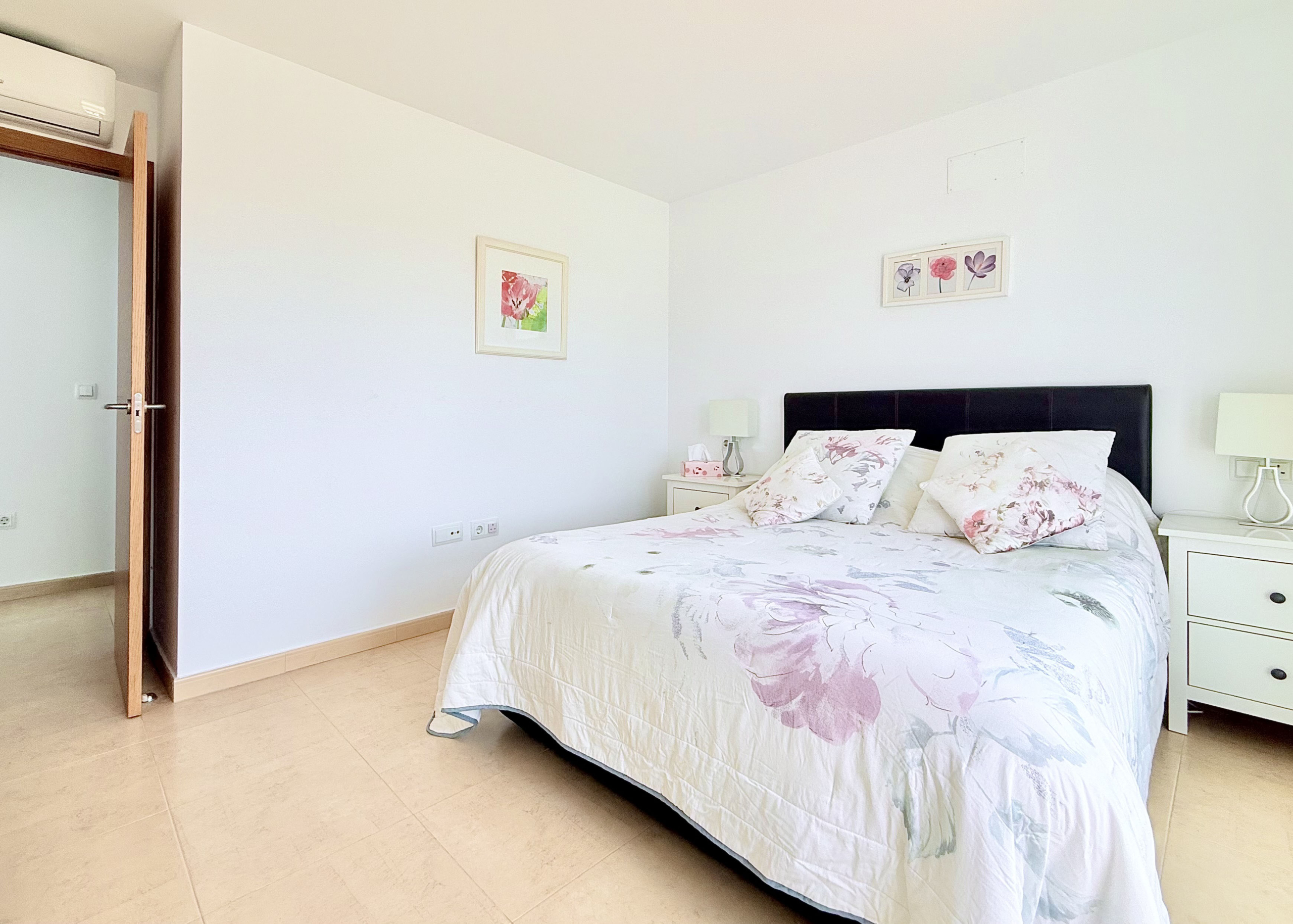 Master bedroom suite in Mar Menor Golf Resort villa