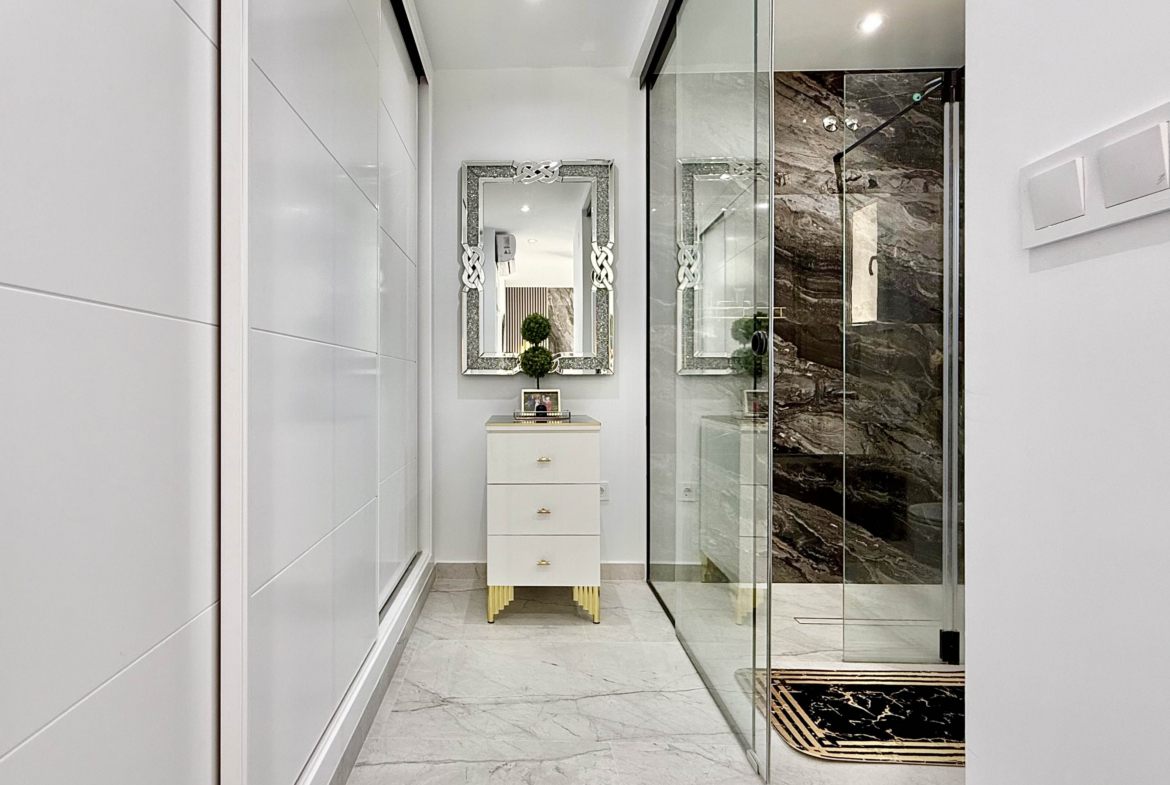 Luxury ensuite bathroom with walk-in shower in Calblanque Villa at Mar Menor Golf Resort