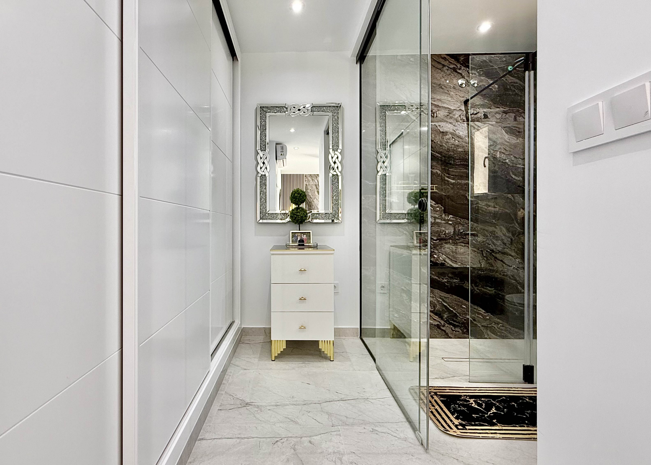 Luxury ensuite bathroom with walk-in shower in Calblanque Villa at Mar Menor Golf Resort