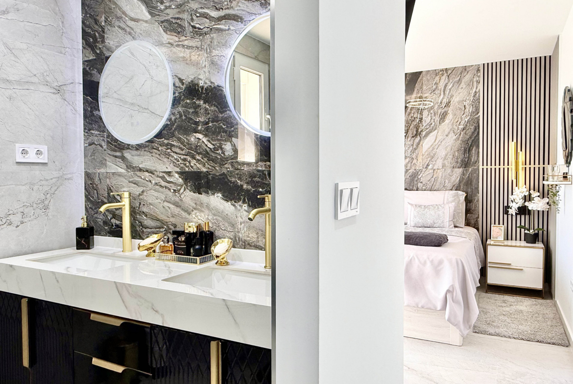 Luxury ensuite bathroom with walk-in shower in Calblanque Villa at Mar Menor Golf Resort