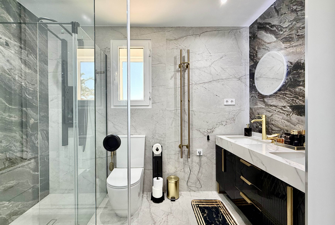 Luxury ensuite bathroom with walk-in shower in Calblanque Villa at Mar Menor Golf Resort