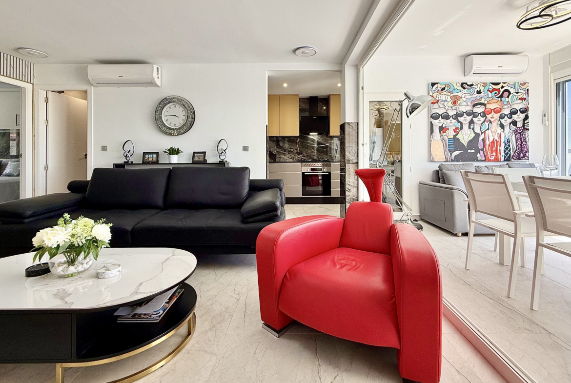 Contemporary living room in luxury Mar Menor Golf Resort villa listed by Cristina Lopez