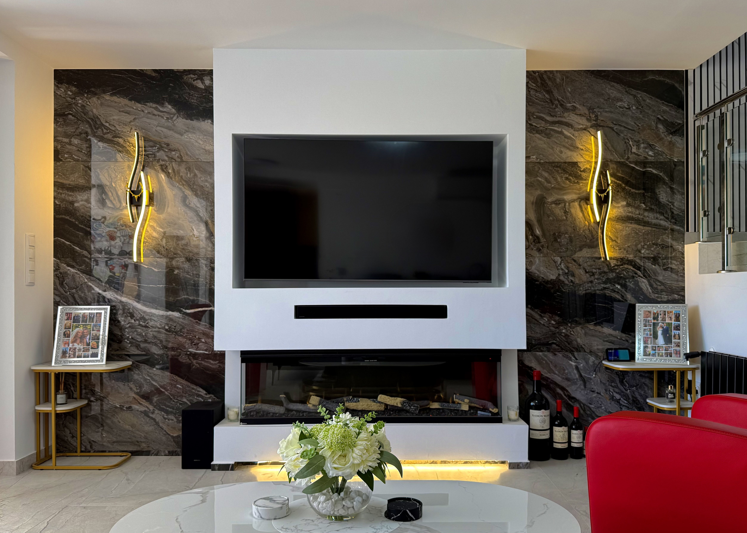 Contemporary living room in luxury Mar Menor Golf Resort villa listed by Cristina Lopez