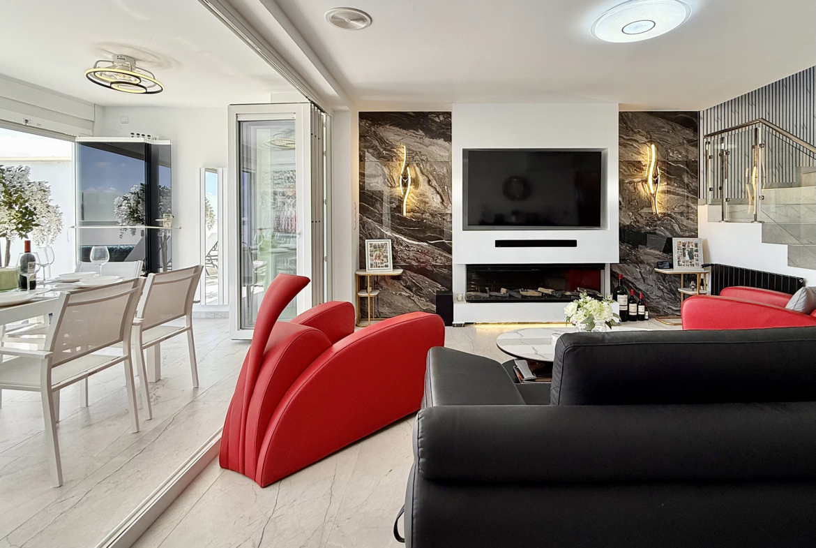 Contemporary living room in luxury Mar Menor Golf Resort villa listed by Cristina Lopez