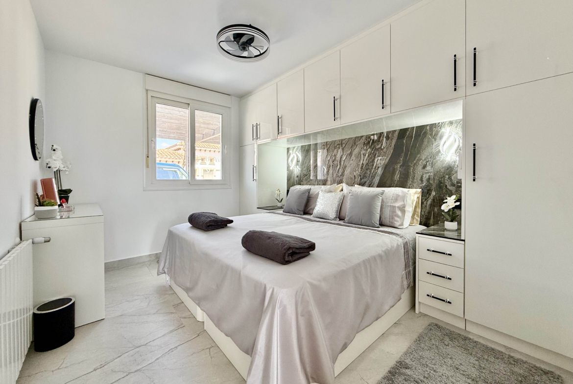 Guest bedroom in luxury Mar Menor Golf Resort villa represented by Levante Properties