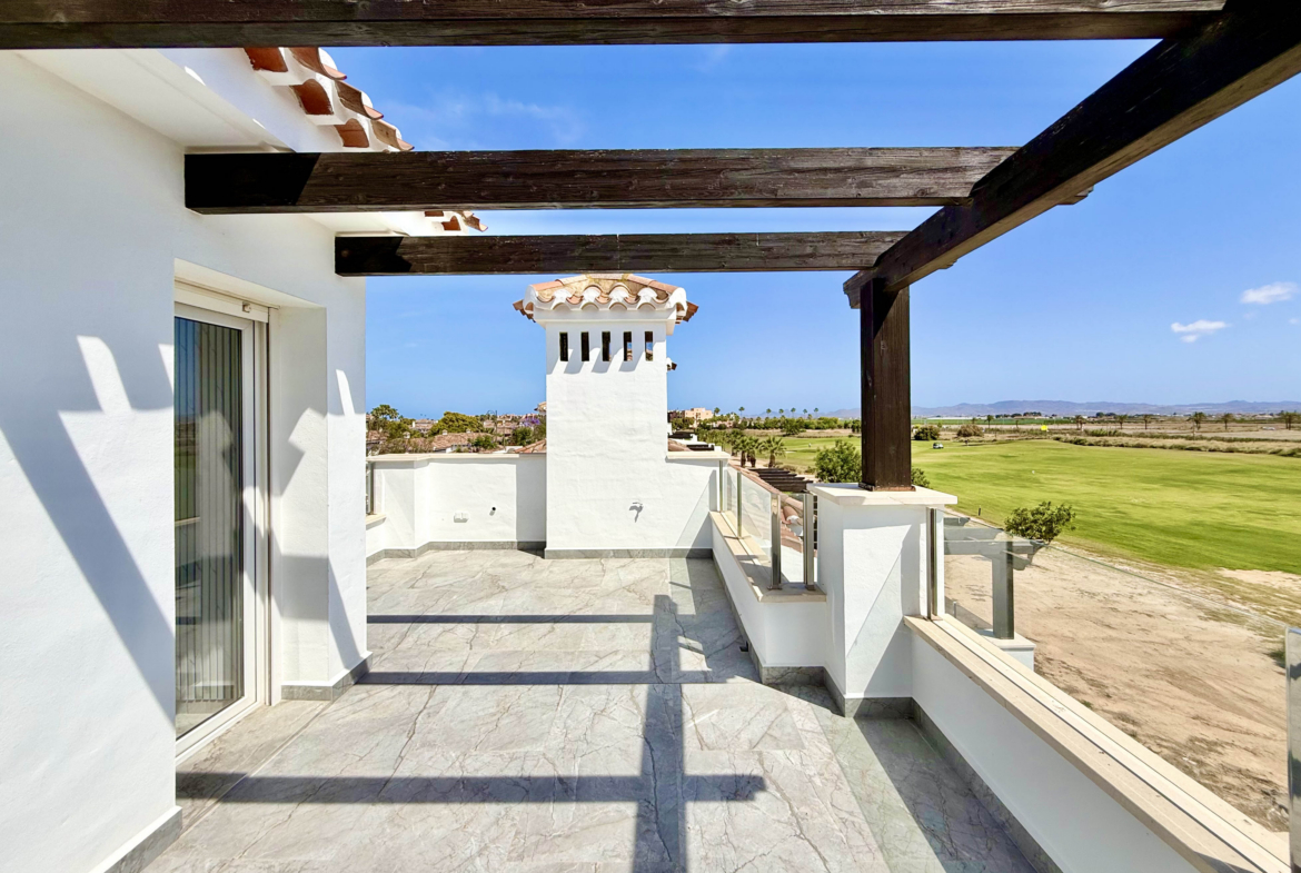 Rooftop solarium with panoramic views at Mar Menor Golf Resort property