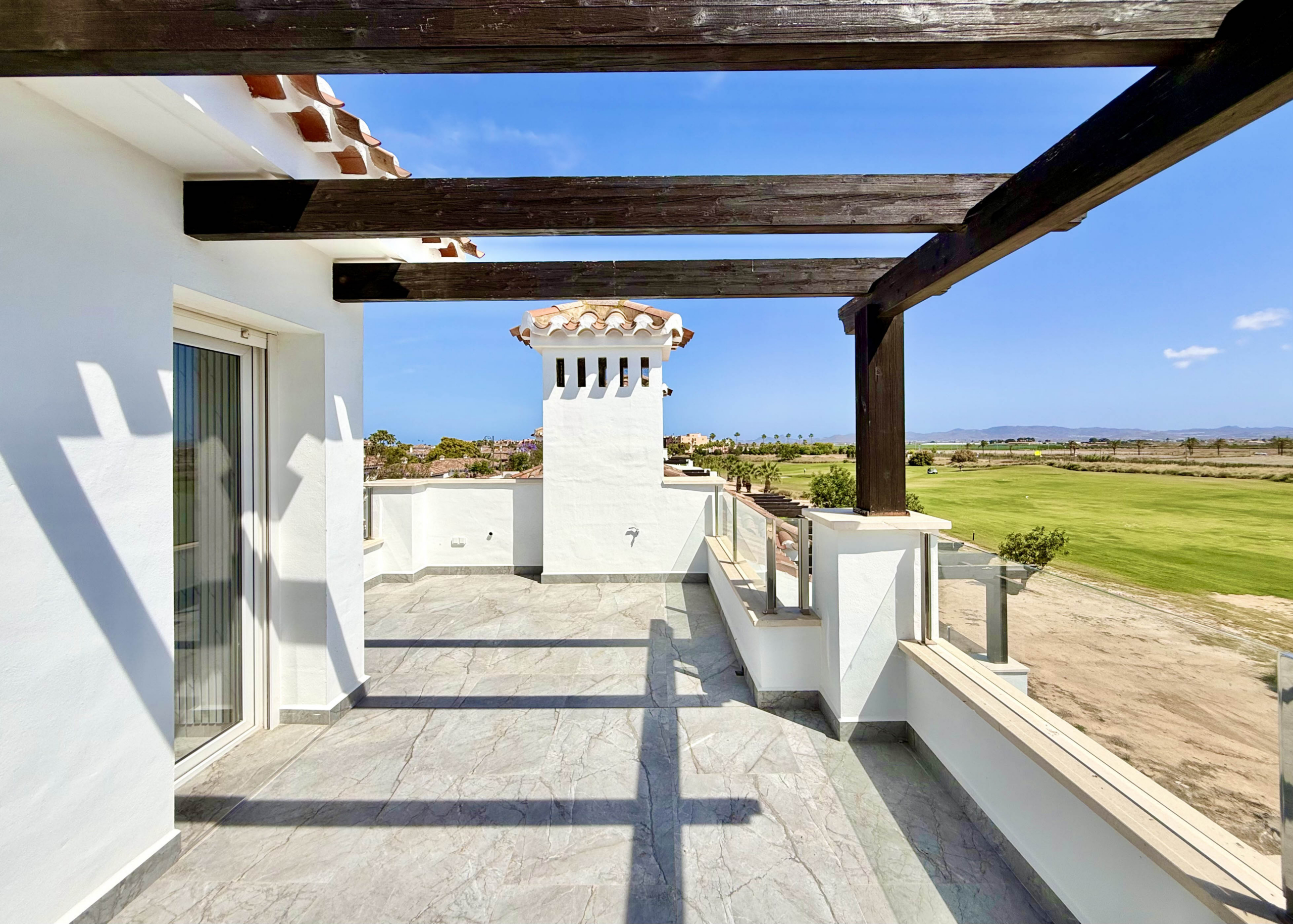 Rooftop solarium with panoramic views at Mar Menor Golf Resort property