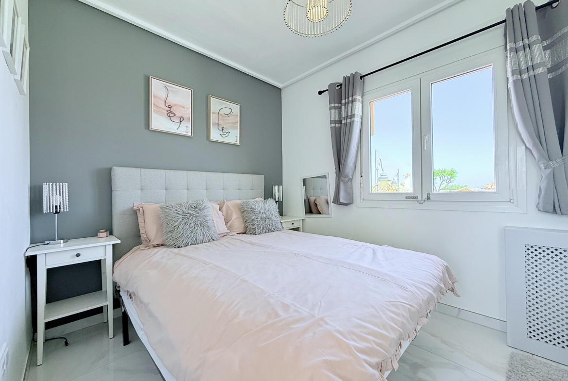 Master bedroom with fitted wardrobes in Isla Grosa Villa on Mar Menor Golf Resort by Levante Properties