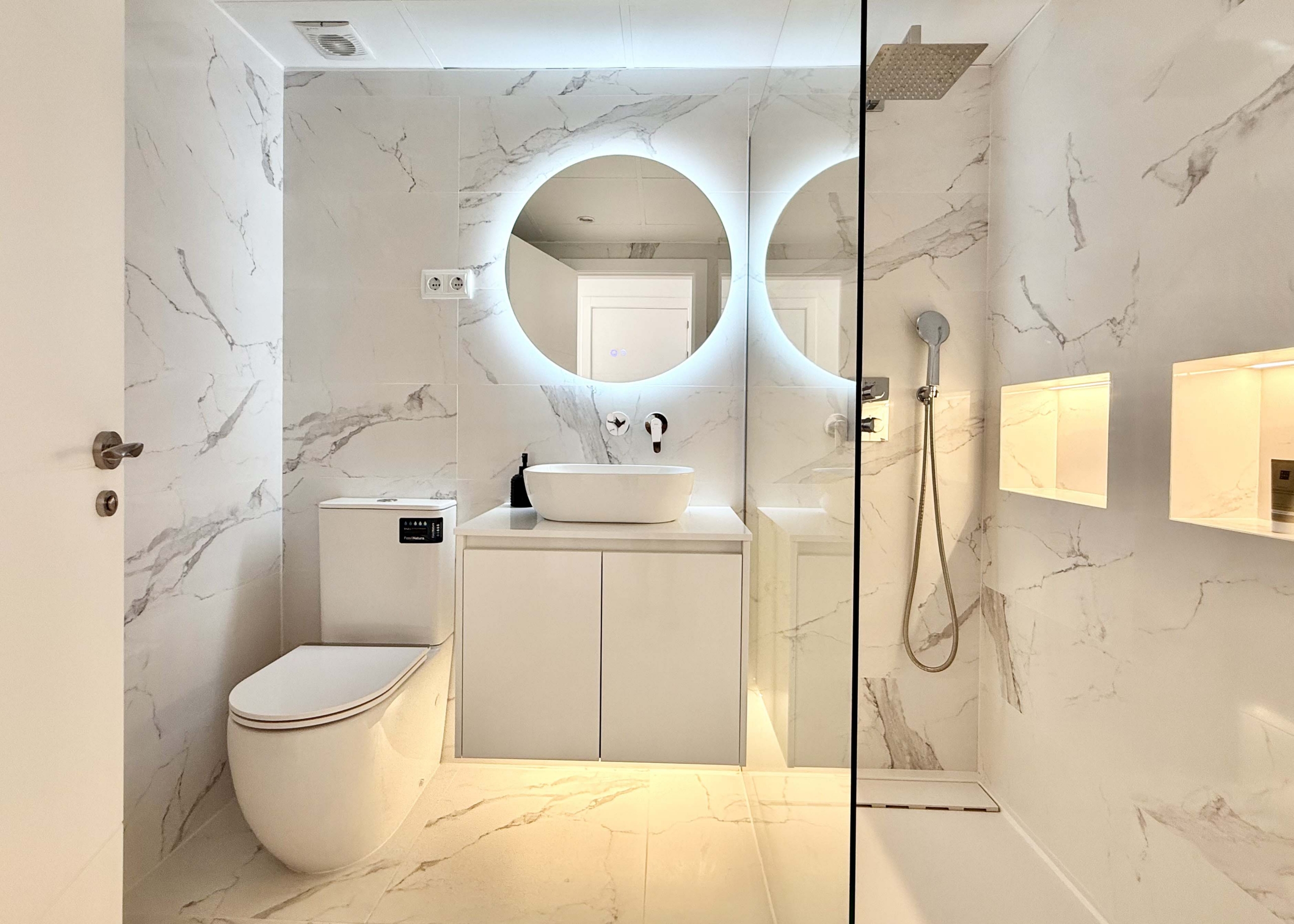 Modern en-suite shower room in upgraded Mar Menor Golf Resort apartment.
