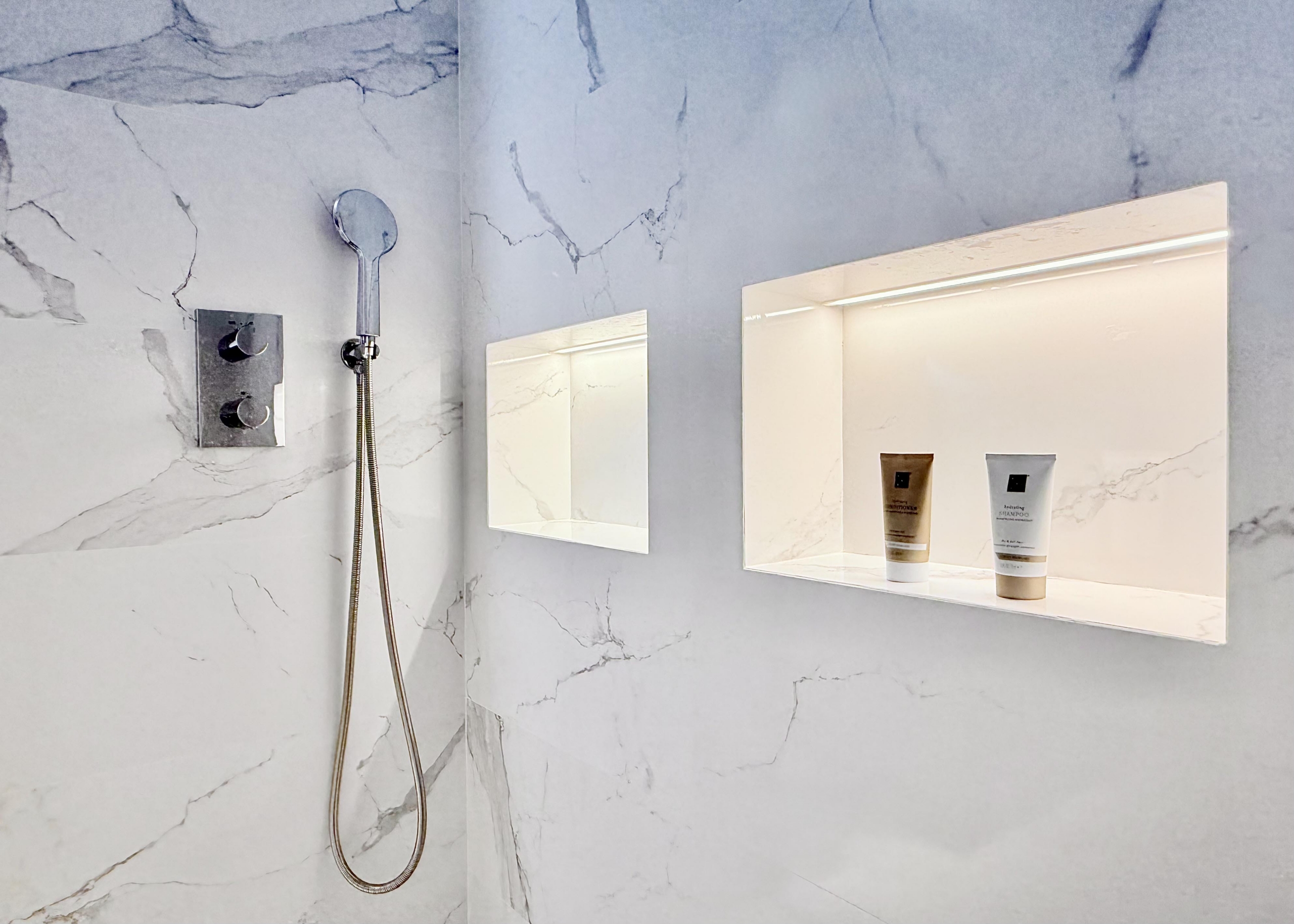 Modern en-suite shower room in upgraded Mar Menor Golf Resort apartment.