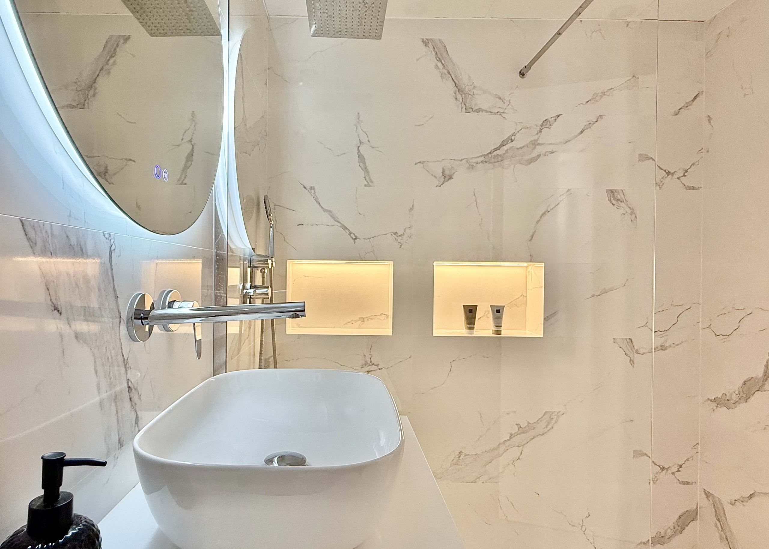 Modern en-suite shower room in upgraded Mar Menor Golf Resort apartment.