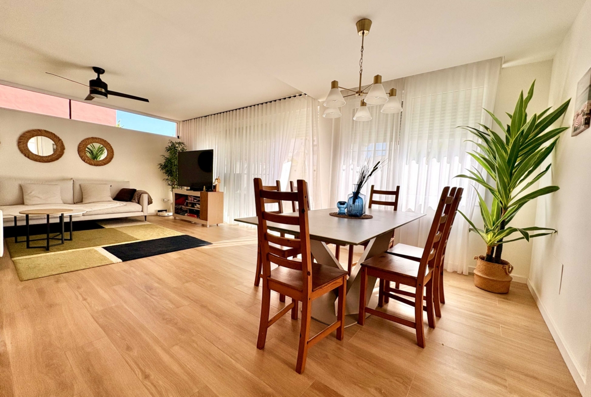 Contemporary kitchen and dining area in Baron villa on Mar Menor Golf Resort
