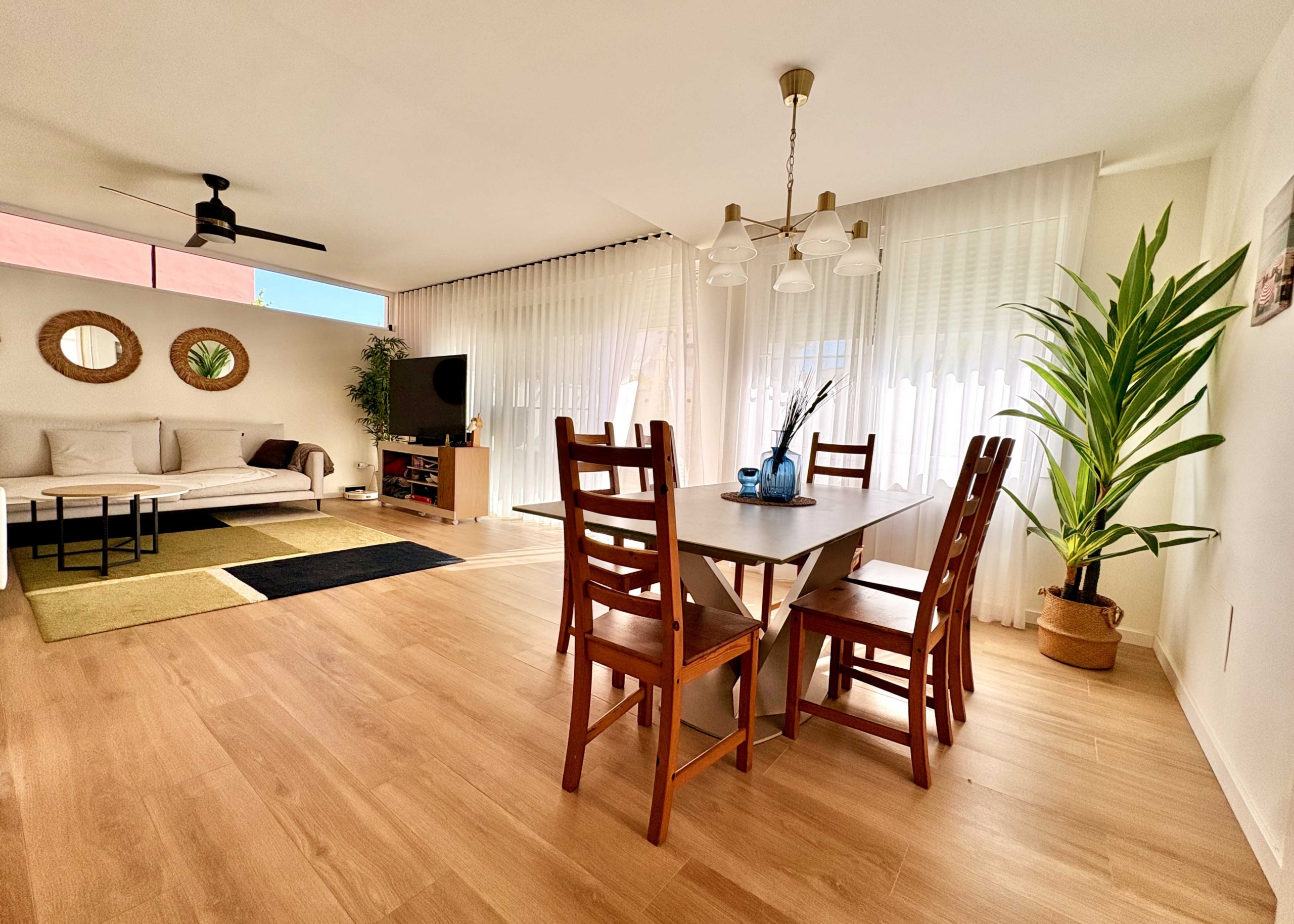 Contemporary kitchen and dining area in Baron villa on Mar Menor Golf Resort