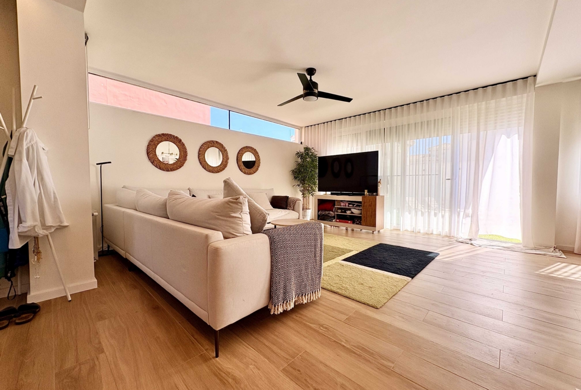Open-plan living room in Baron villa on Mar Menor Golf Resort
