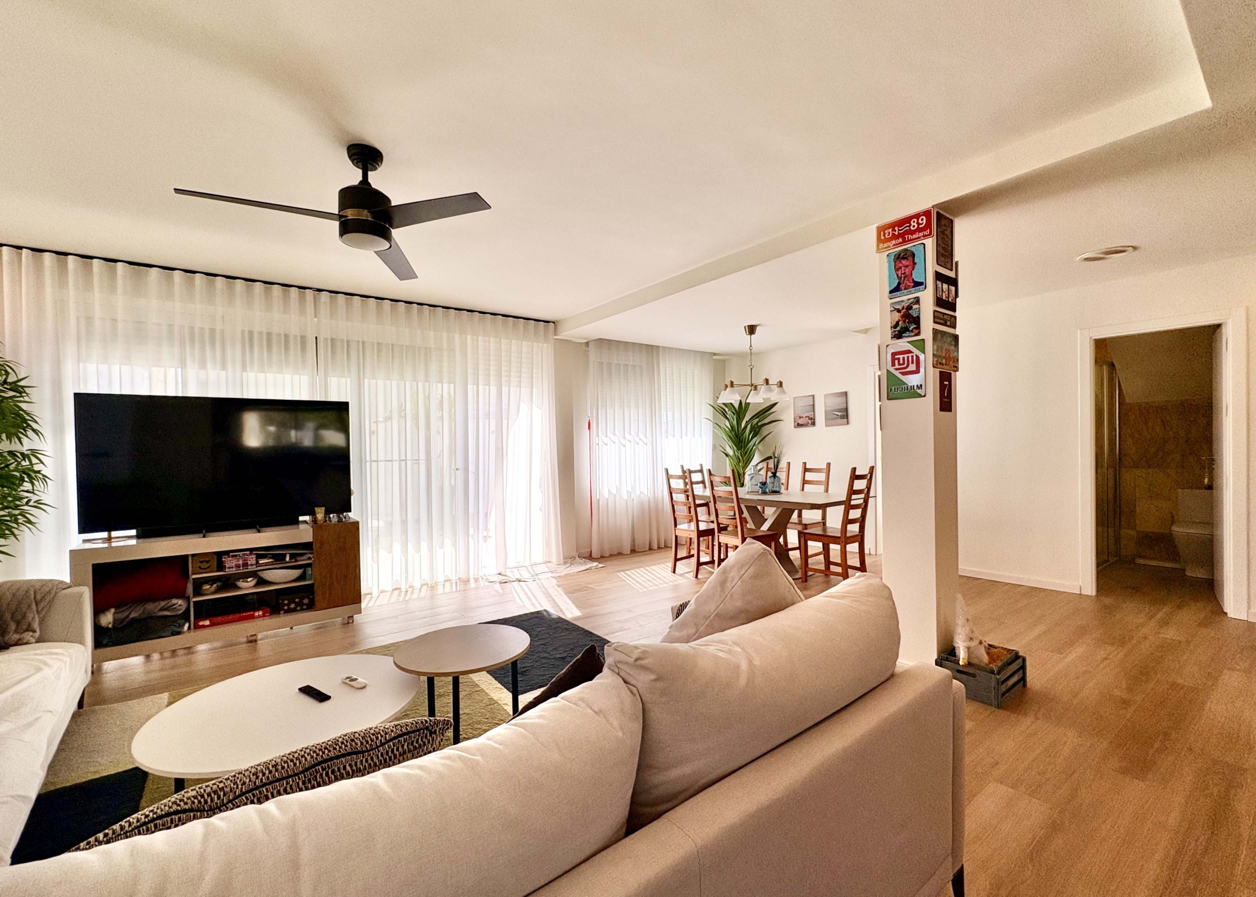 Open-plan living room in Baron villa on Mar Menor Golf Resort