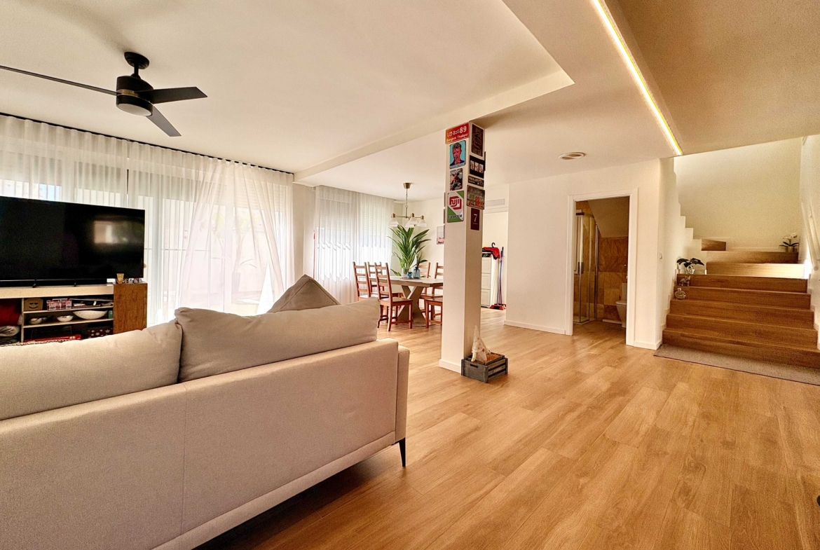 Open-plan living room in Baron villa on Mar Menor Golf Resort