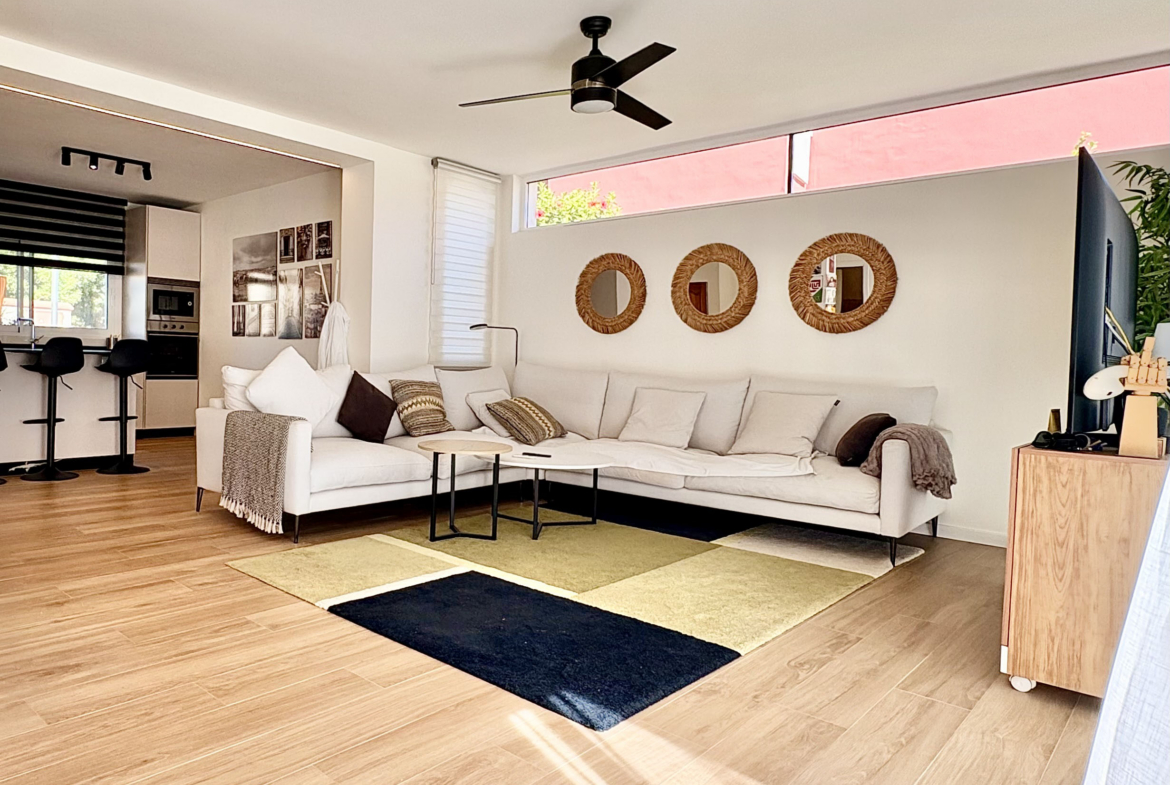 Open-plan living room in Baron villa on Mar Menor Golf Resort