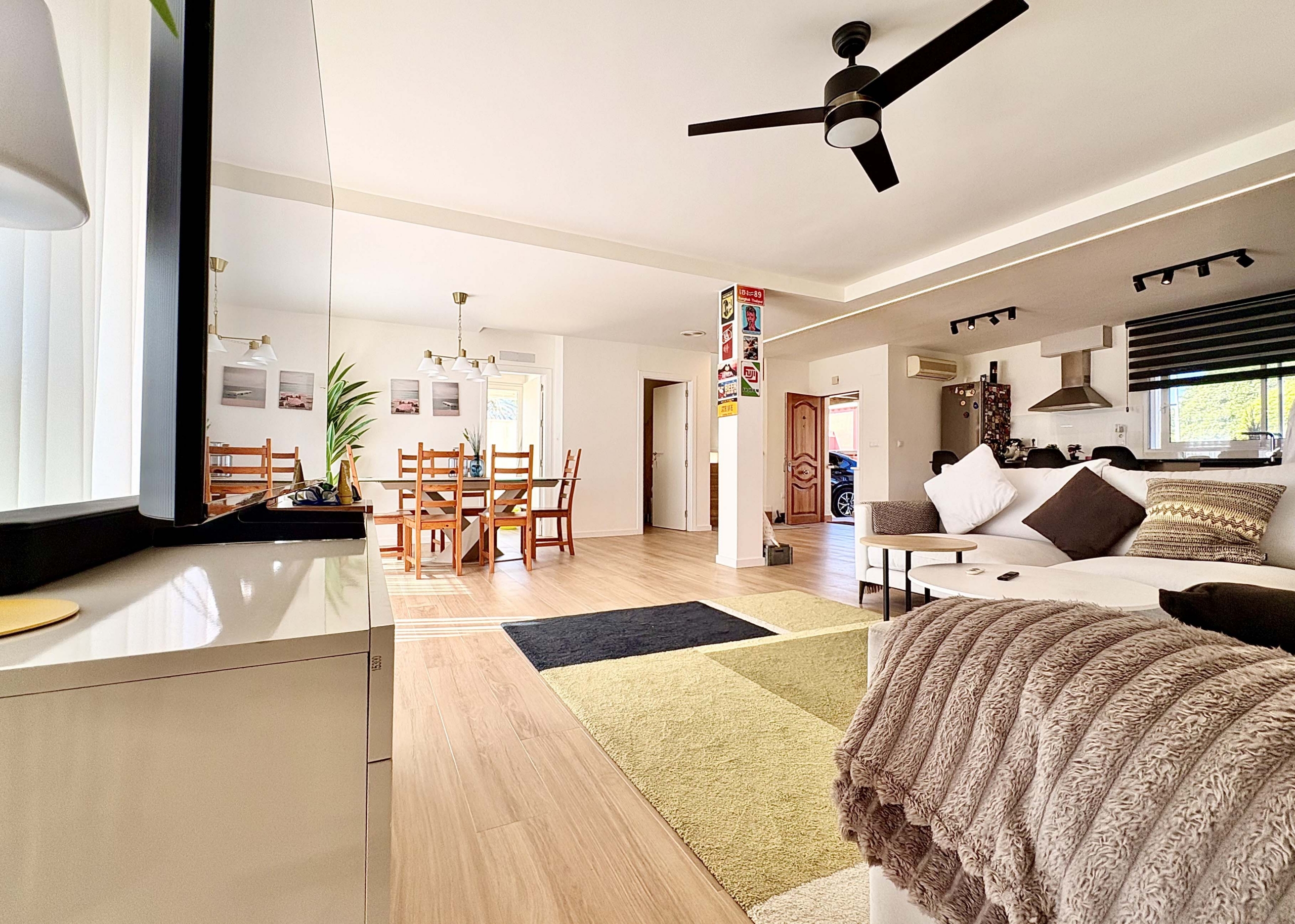 Open-plan living room in Baron villa on Mar Menor Golf Resort