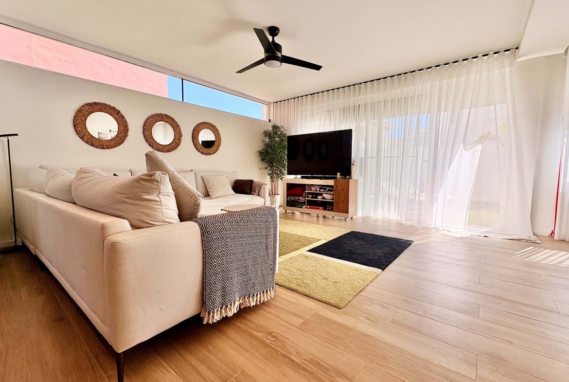 Open-plan living room in Baron villa on Mar Menor Golf Resort