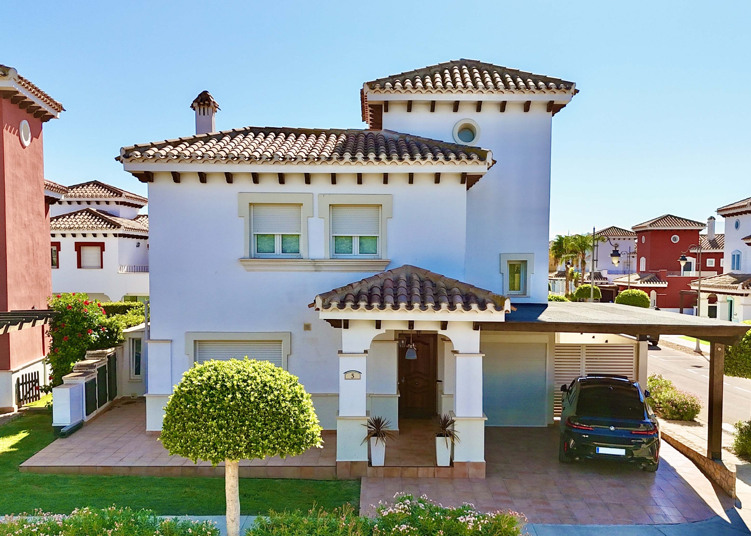 Exclusive South East Facing Baron Villa, 3-Bed and fully modernised, for sale in Mar Menor Golf Resort. With Levante Properties.