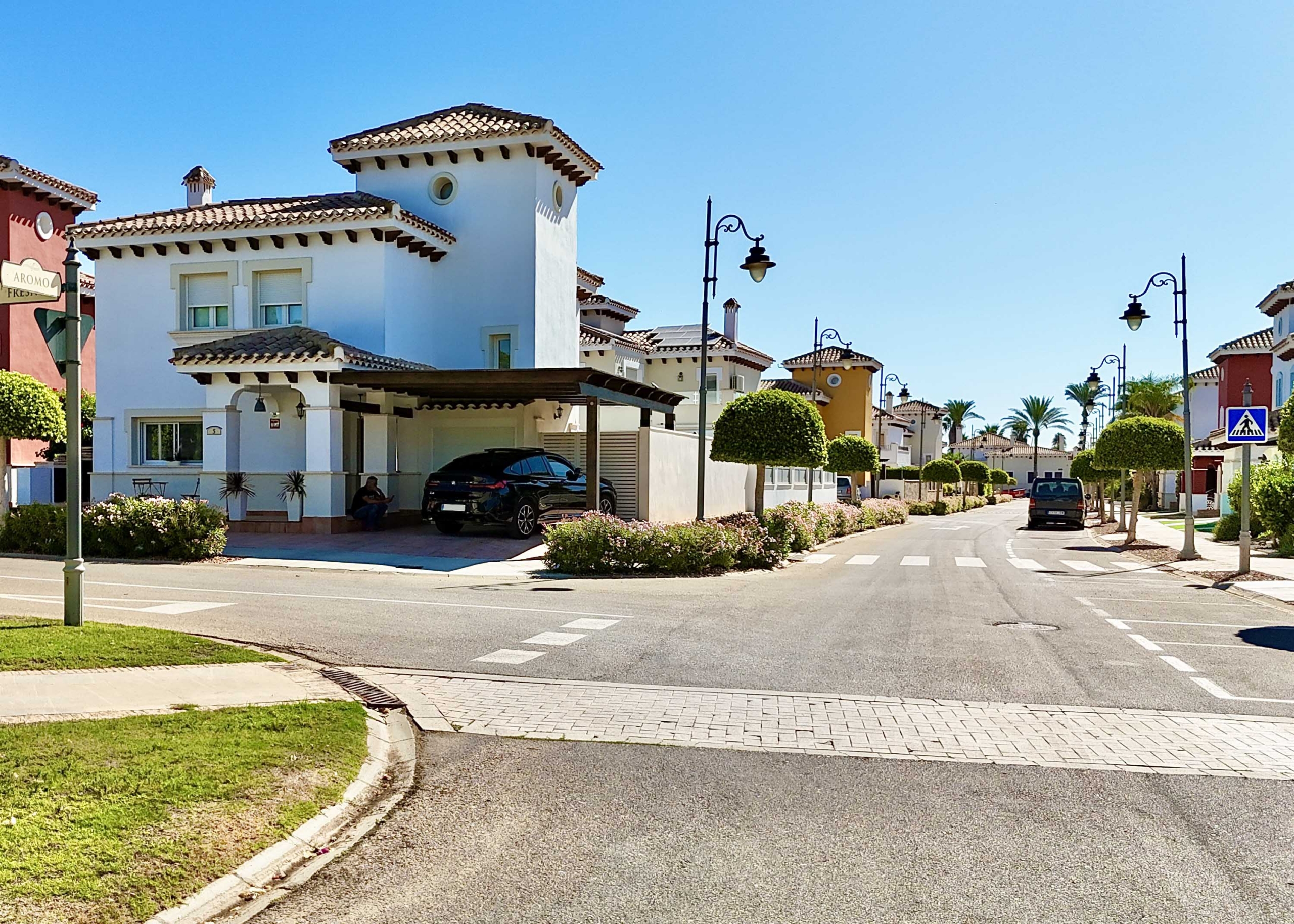 Exceptional three-bedroom Baron villa for sale on Mar Menor Golf Resort, featuring a private swimming pool, south-east facing garden and desirable corner plot. Exclusively presented by Levante Properties.