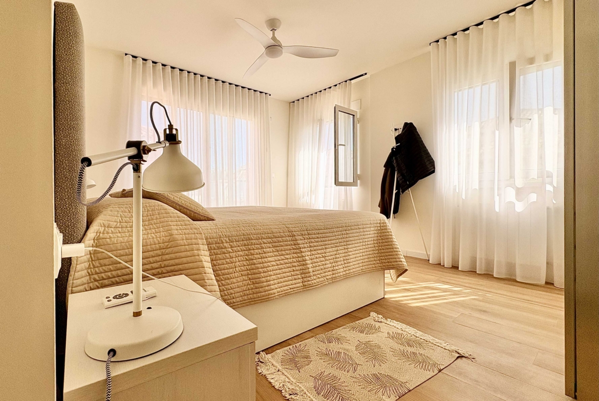 Extended master bedroom in Baron villa on Mar Menor Golf Resort