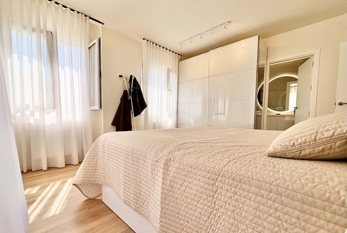 Extended master bedroom in Baron villa on Mar Menor Golf Resort