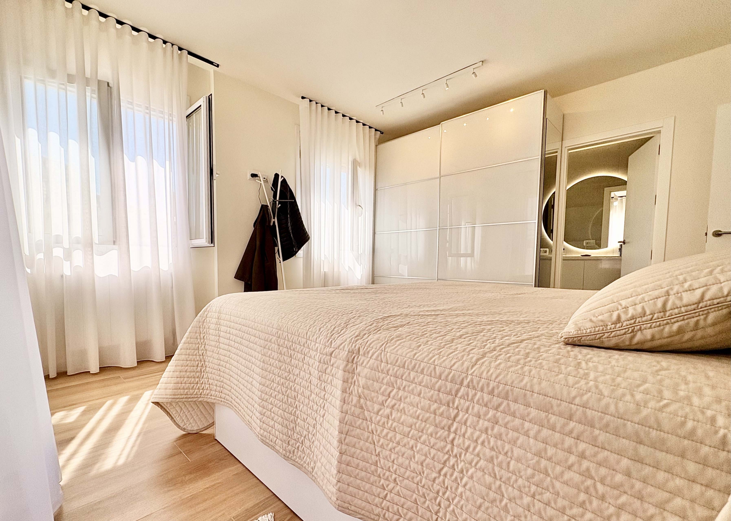 Extended master bedroom in Baron villa on Mar Menor Golf Resort