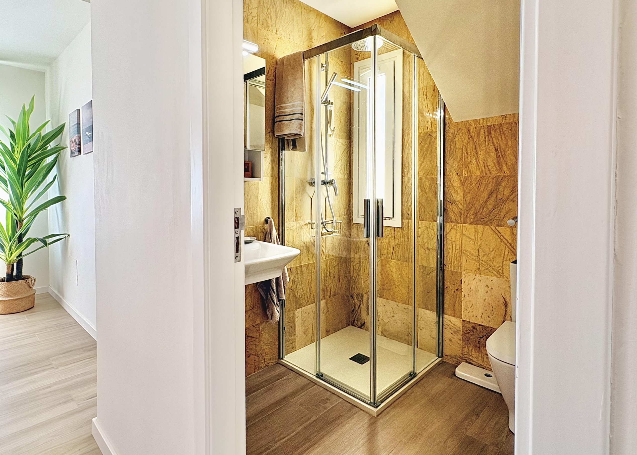 Modern family bathroom in Baron villa on Mar Menor Golf Resort