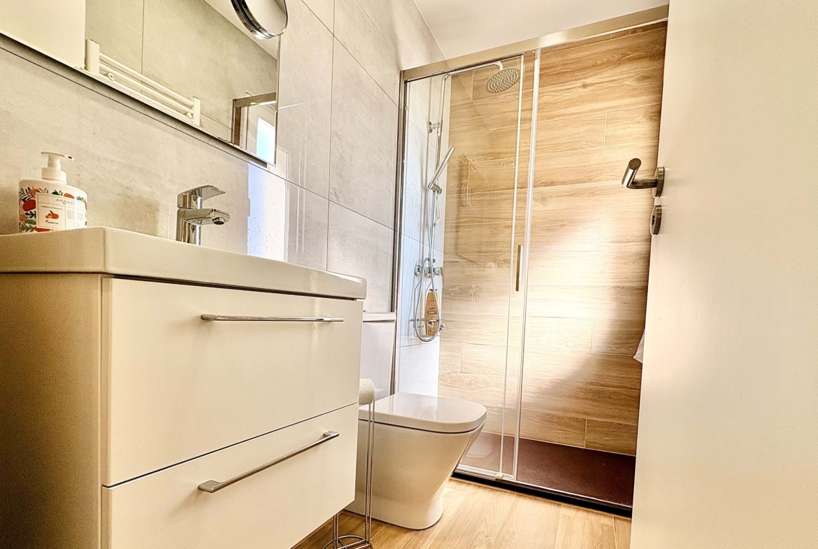 Modern family bathroom in Baron villa on Mar Menor Golf Resort