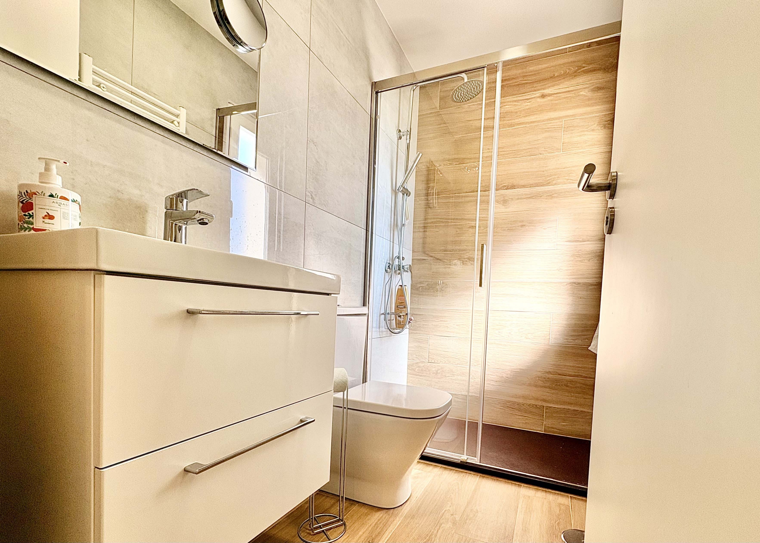 Modern family bathroom in Baron villa on Mar Menor Golf Resort