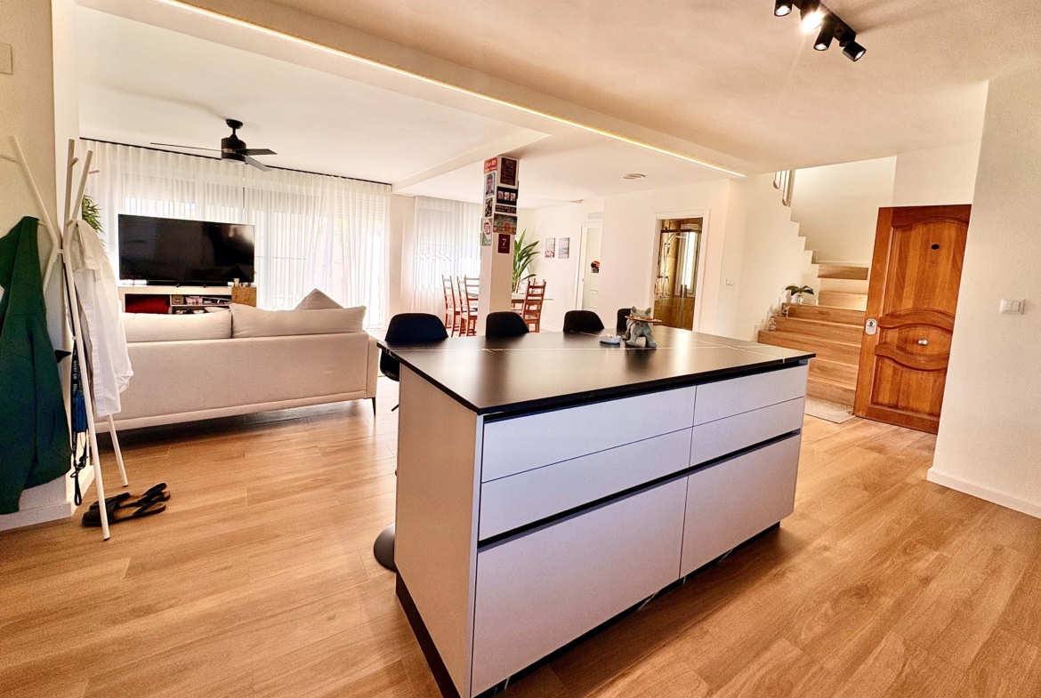 Modern open-plan kitchen in Baron villa on Mar Menor Golf Resort