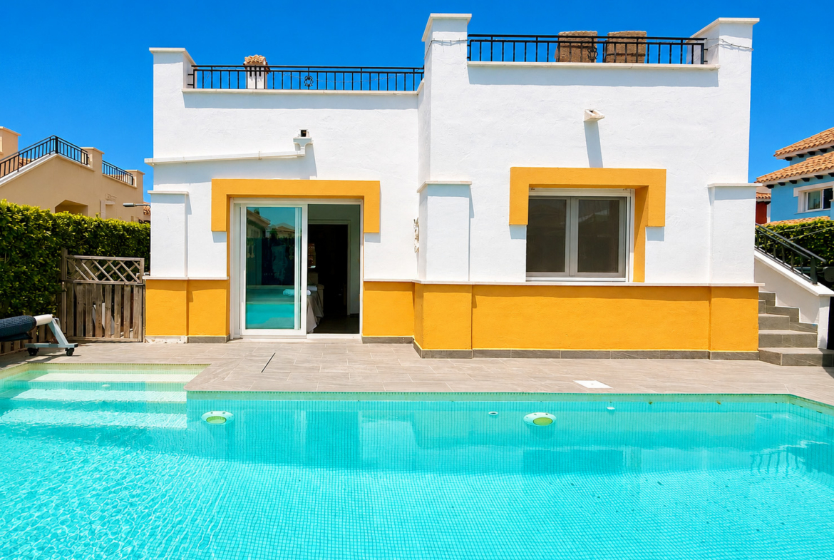 Three Bedroom Rondella Villa, Corner Plot which has 3-Bedrooms and 2-Bathrooms. For Sale in Mar Menor Golf Resort. Contact Levante Properties.