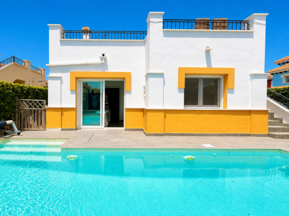 Three Bedroom Rondella Villa, Corner Plot which has 3-Bedrooms and 2-Bathrooms. For Sale in Mar Menor Golf Resort. Contact Levante Properties.