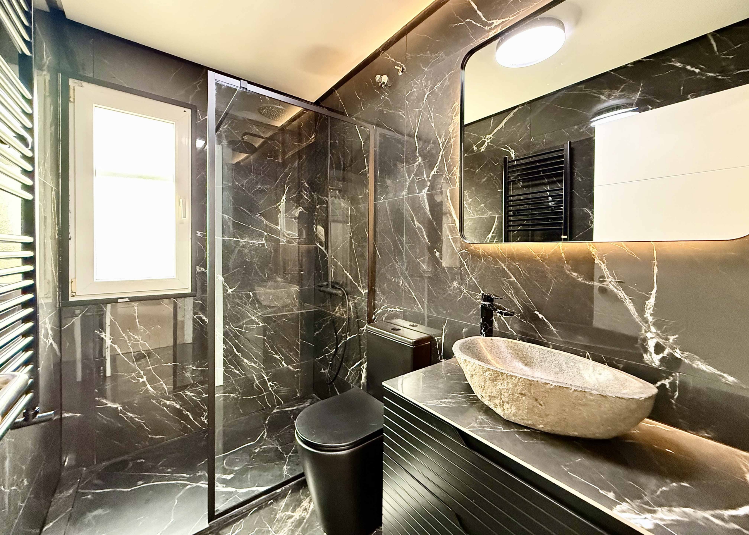 Modern bathroom in Rondella villa on Mar Menor Golf Resort