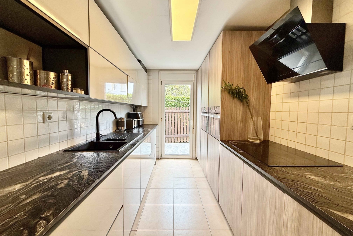 Modern kitchen in a Rondella villa on Mar Menor Golf Resort