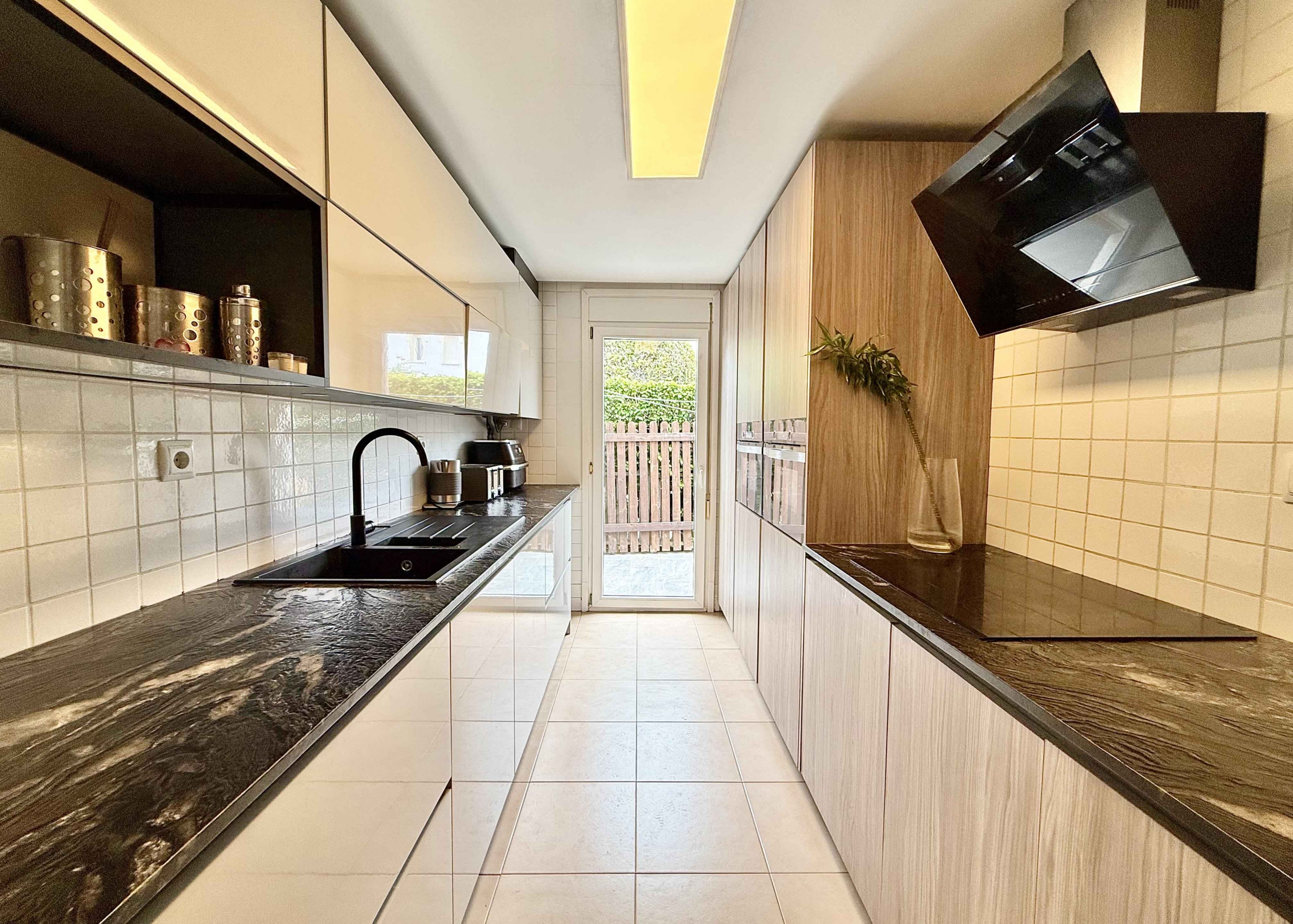 Modern kitchen in a Rondella villa on Mar Menor Golf Resort