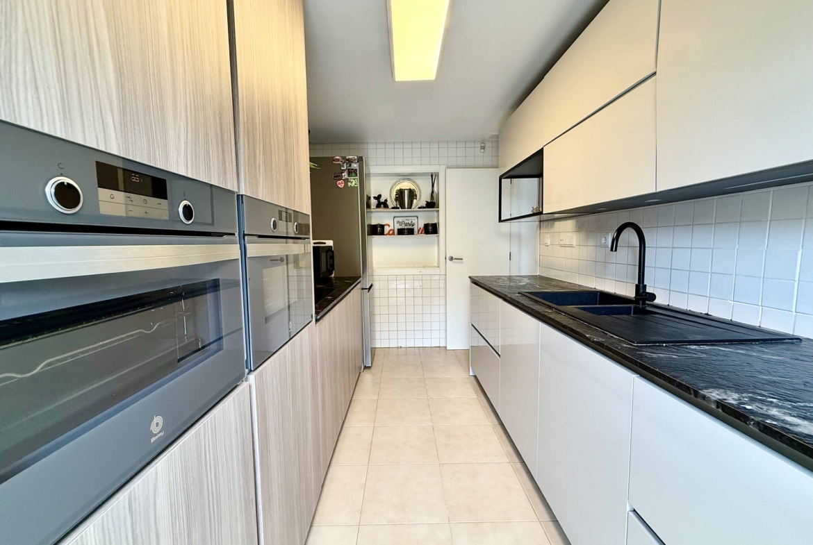 Modern kitchen in a Rondella villa on Mar Menor Golf Resort