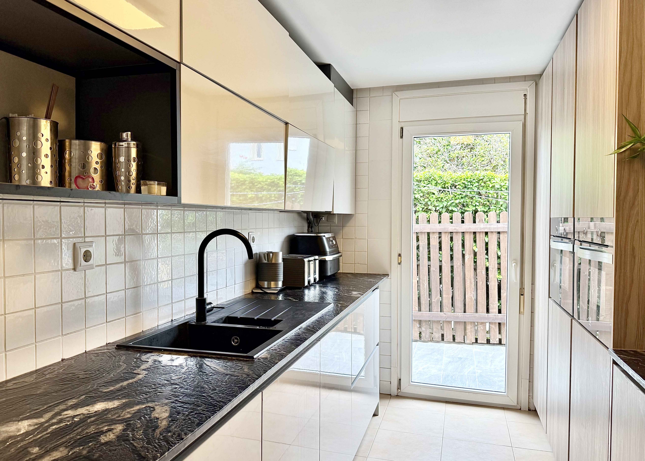 Modern kitchen in a Rondella villa on Mar Menor Golf Resort
