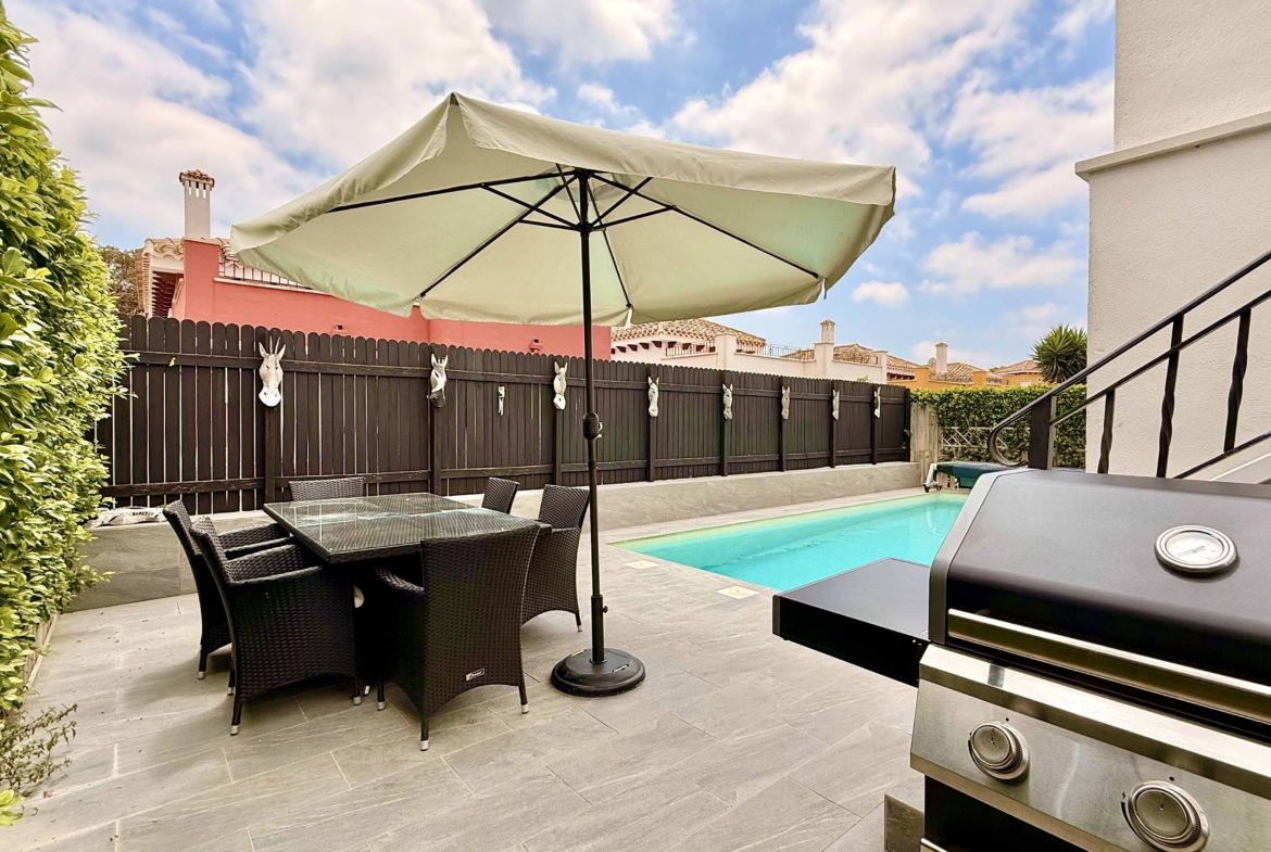 Three Bedroom Rondella Villa, Corner Plot which has 3-Bedrooms and 2-Bathrooms. For Sale in Mar Menor Golf Resort. Contact Levante Properties.