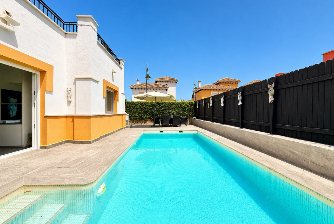 Three Bedroom Rondella Villa, Corner Plot which has 3-Bedrooms and 2-Bathrooms. For Sale in Mar Menor Golf Resort. Contact Levante Properties.
