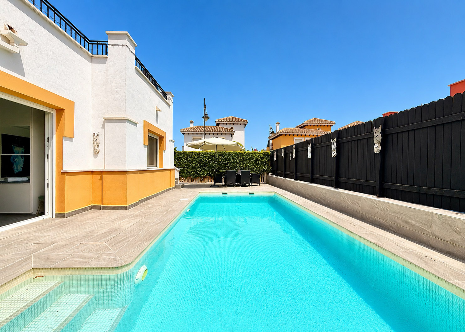Three Bedroom Rondella Villa, Corner Plot which has 3-Bedrooms and 2-Bathrooms. For Sale in Mar Menor Golf Resort. Contact Levante Properties.