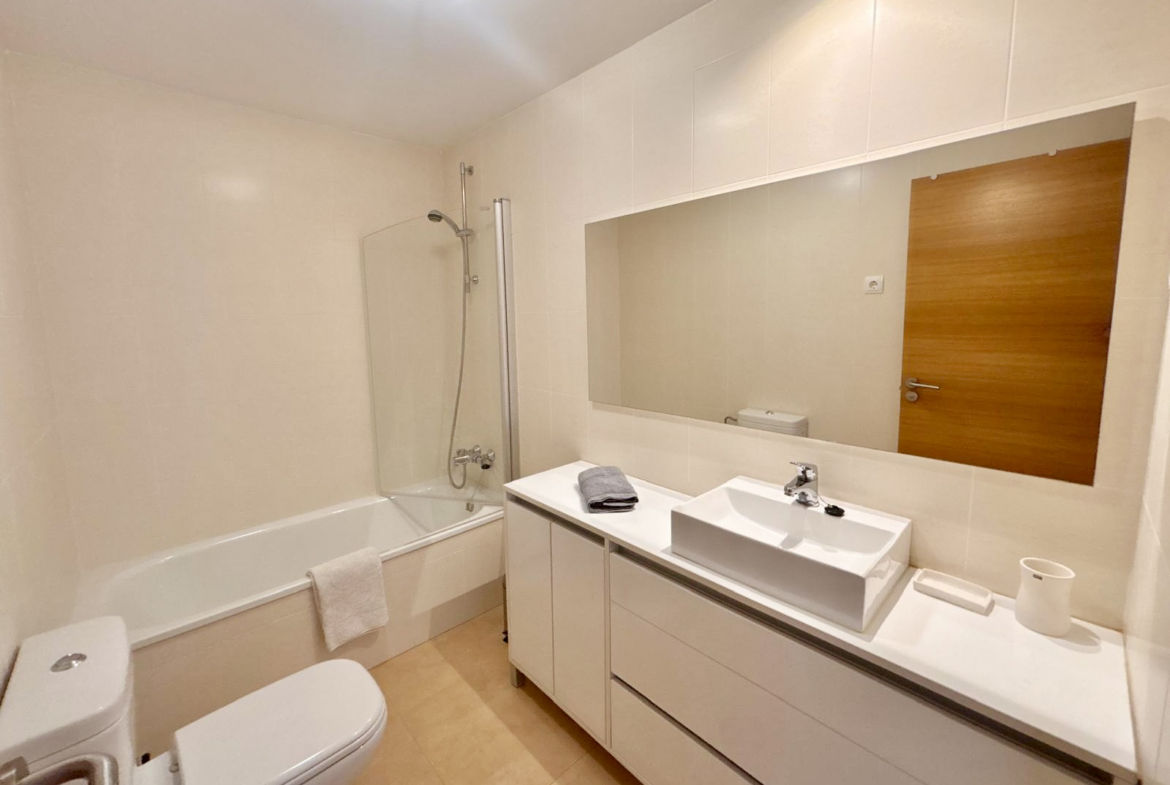 Bathroom in a two-bedroom Boulevard apartment on Mar Menor Golf Resort