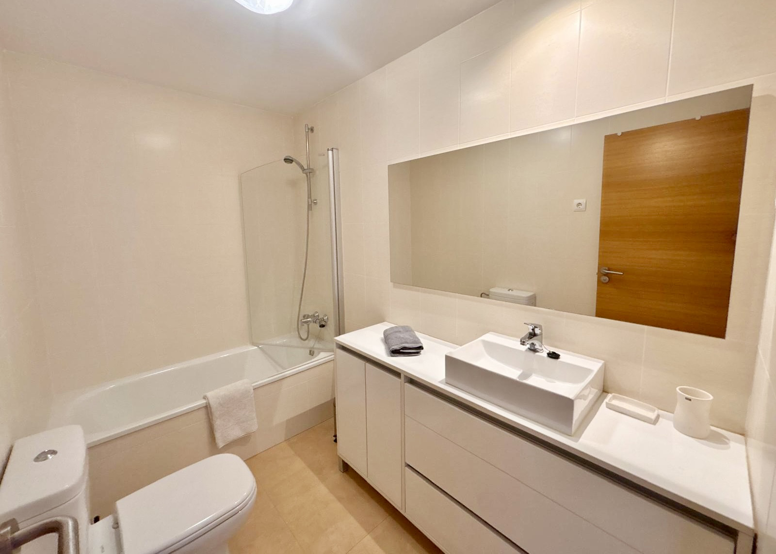 Bathroom in a two-bedroom Boulevard apartment on Mar Menor Golf Resort