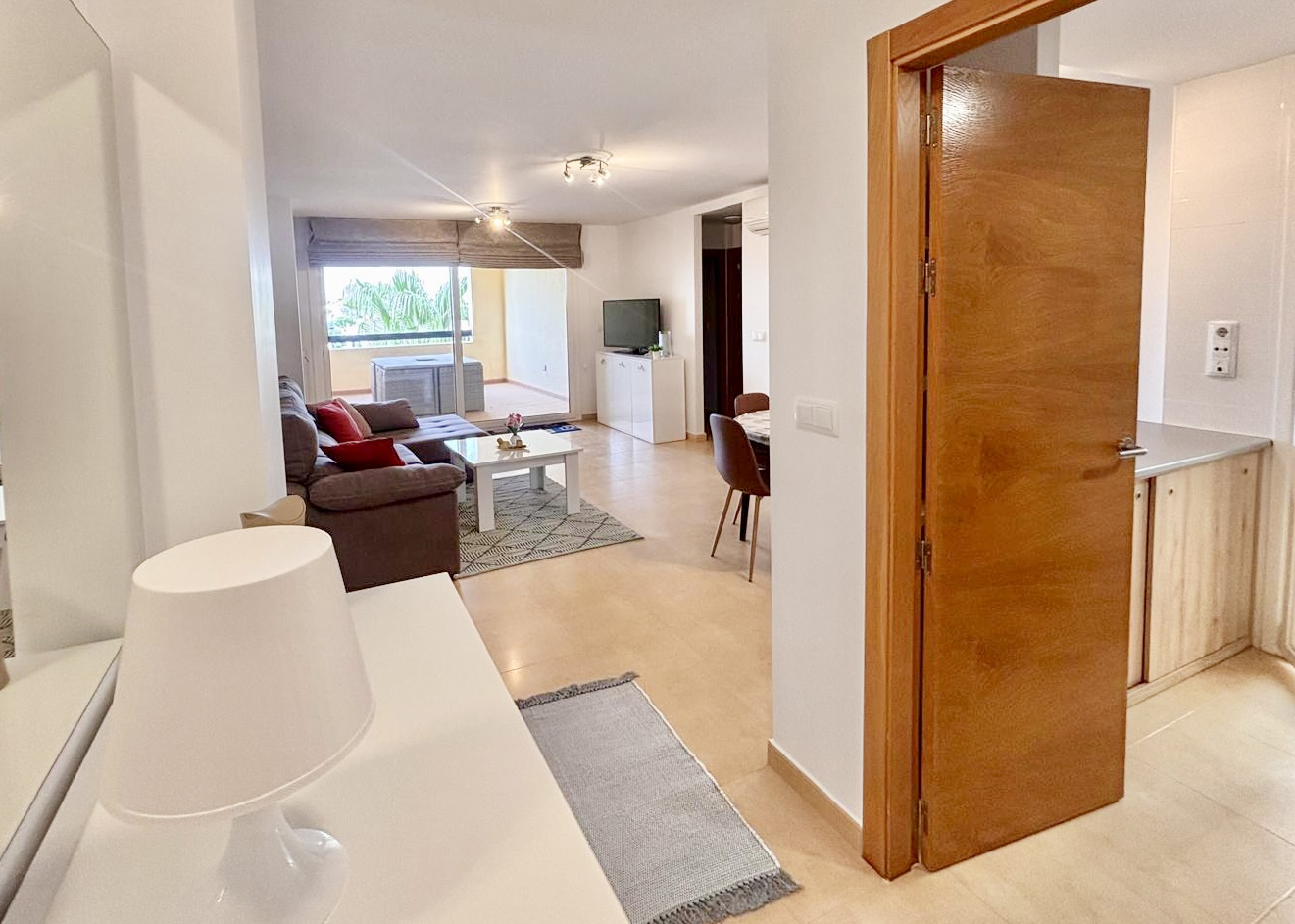 Open-plan living room with golf views in a Boulevard apartment on Mar Menor Golf Resort