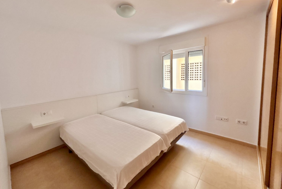 Second double bedroom with fitted wardrobes in a Boulevard apartment on Mar Menor Golf Resort