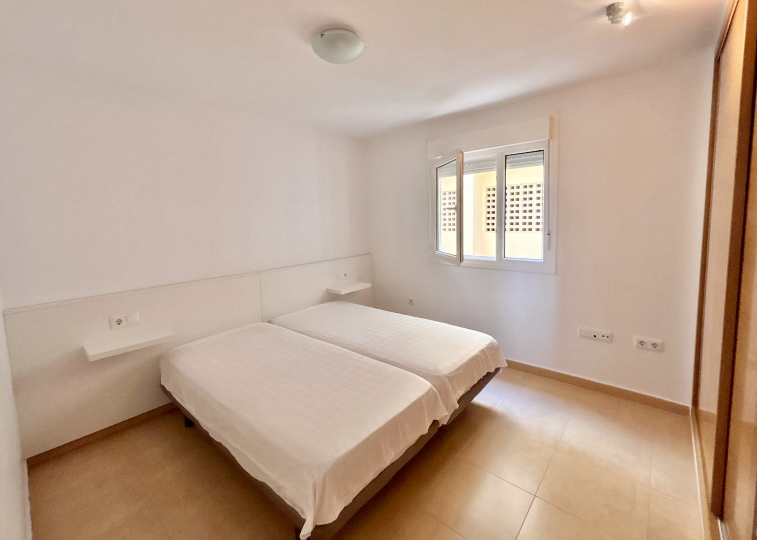 Second double bedroom with fitted wardrobes in a Boulevard apartment on Mar Menor Golf Resort