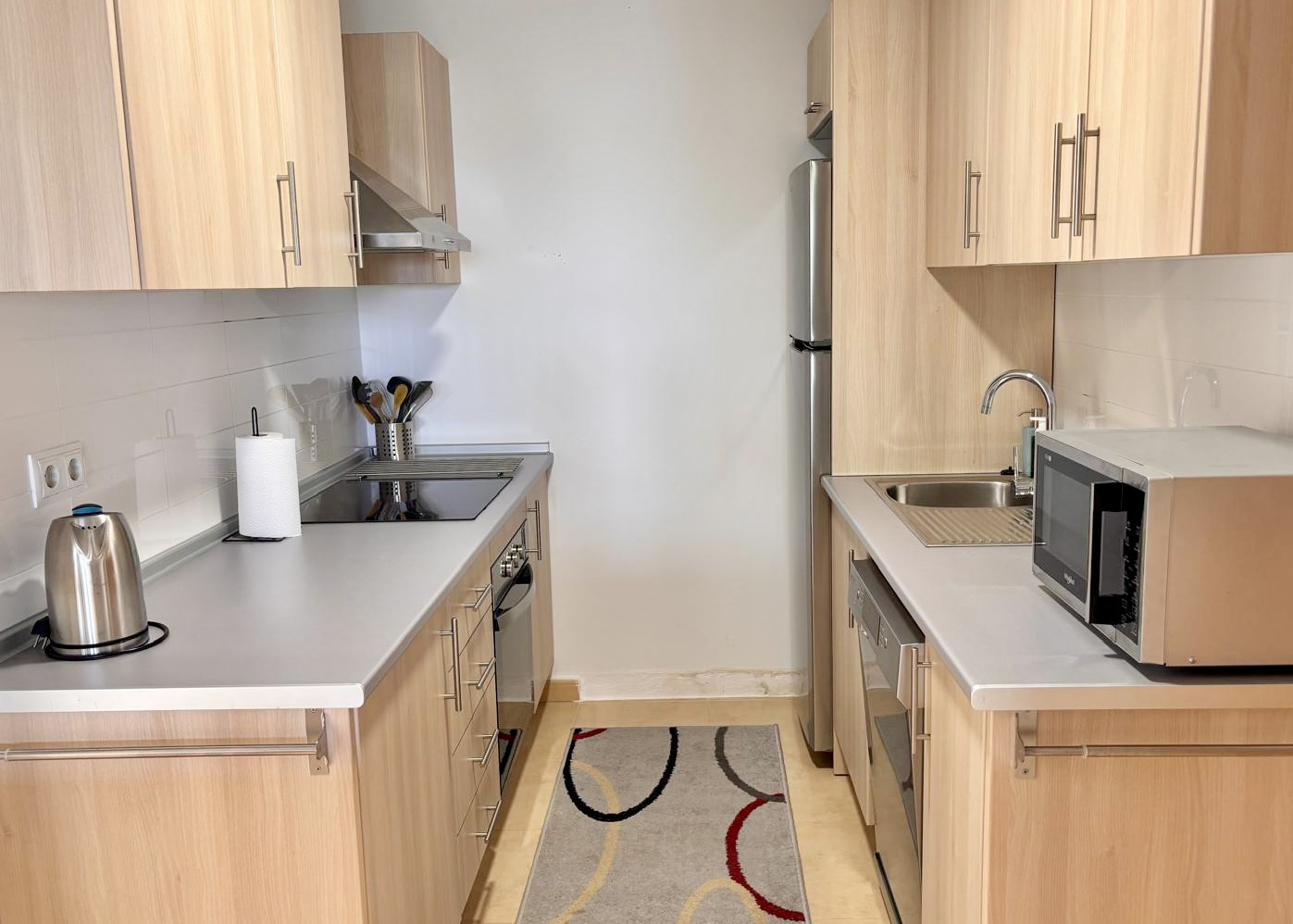 Fully equipped kitchen with light wood cabinetry in a Boulevard apartment on Mar Menor Golf Resort