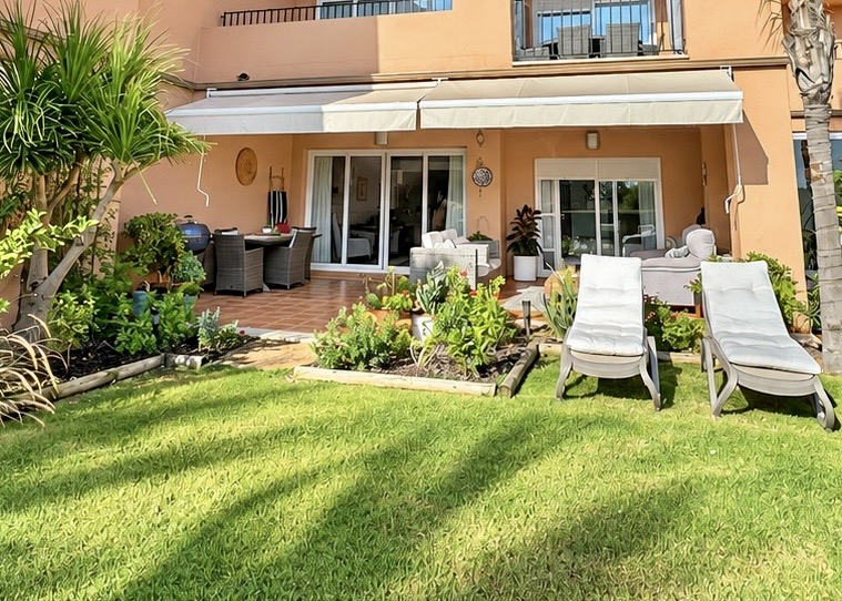 Discover this Ground Floor Apartment with Exceptional Outdoor Living for Sale on Mar Menor Golf Resort. Lake, pool and golf views. Key Ready.
