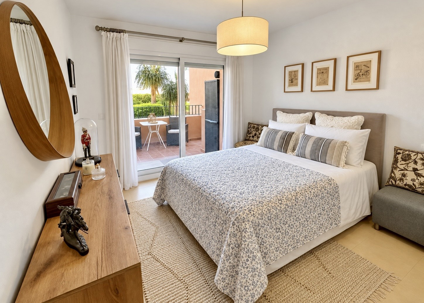Second bedroom with fitted wardrobes and access to a spacious terrace at Mar Menor Golf Resort